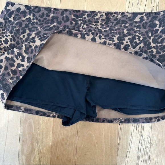 Abercrombie & Fitch Mid Rise Denim Mini Skort in Leopard Print - Picture 12 of 12